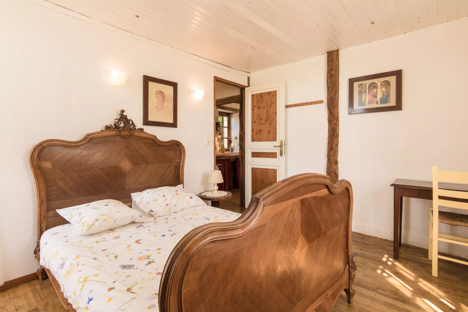 L'Hermite-Bedroom
