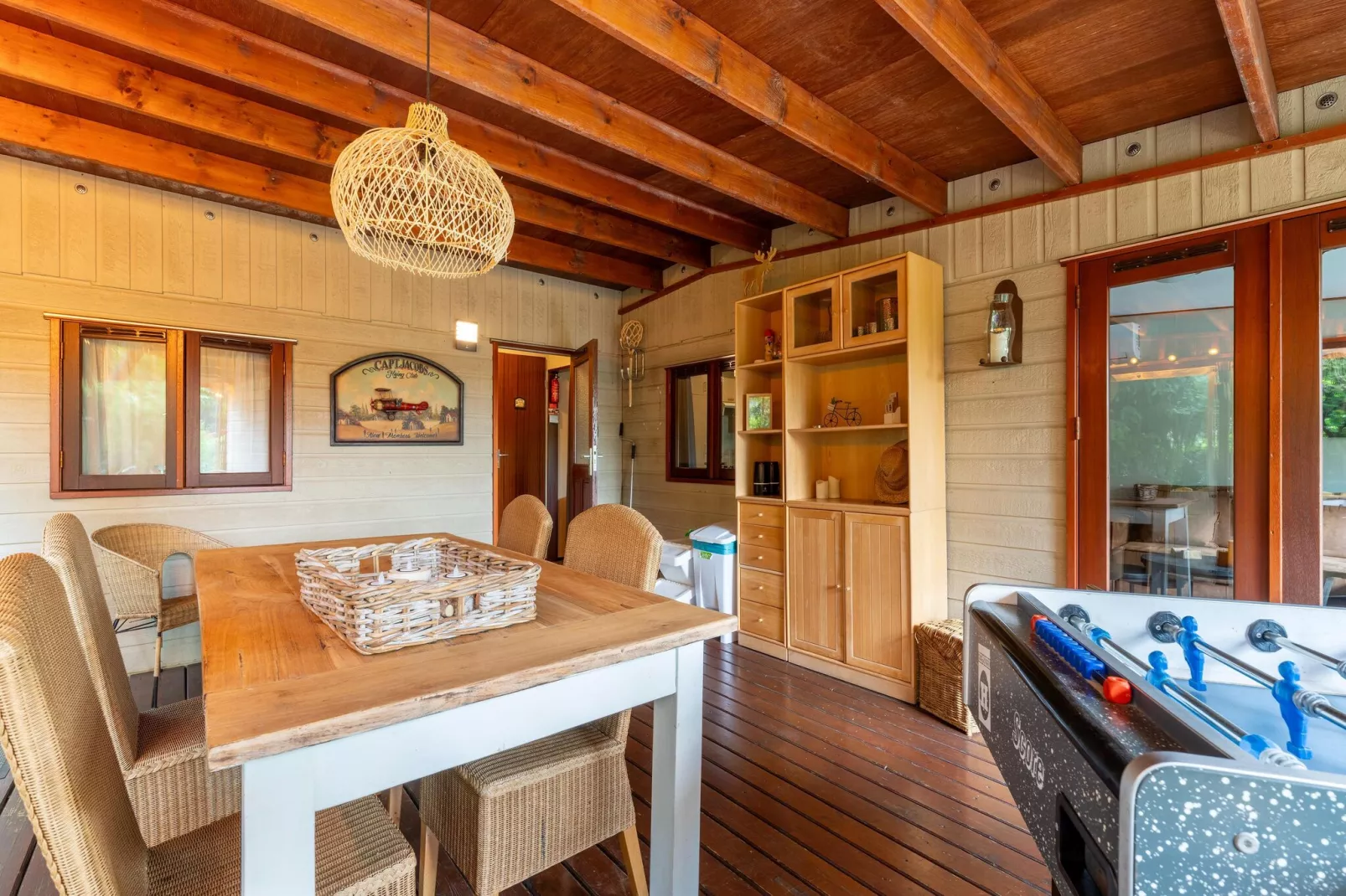 Huisje 37-Dining room