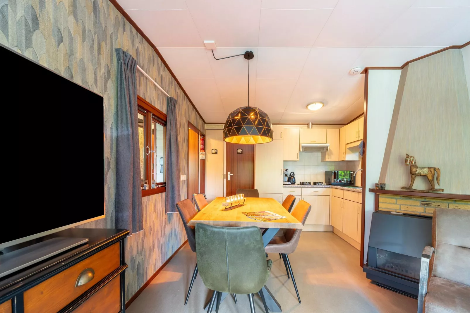 Huisje 37-Dining room