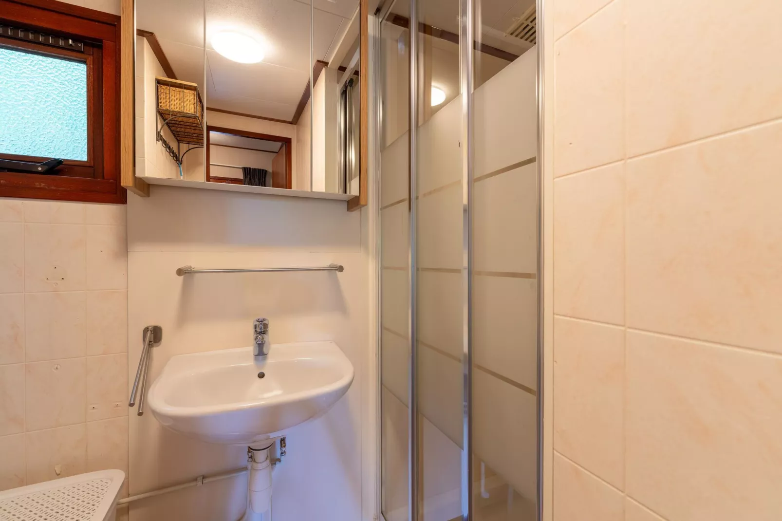 Huisje 37-Bathroom