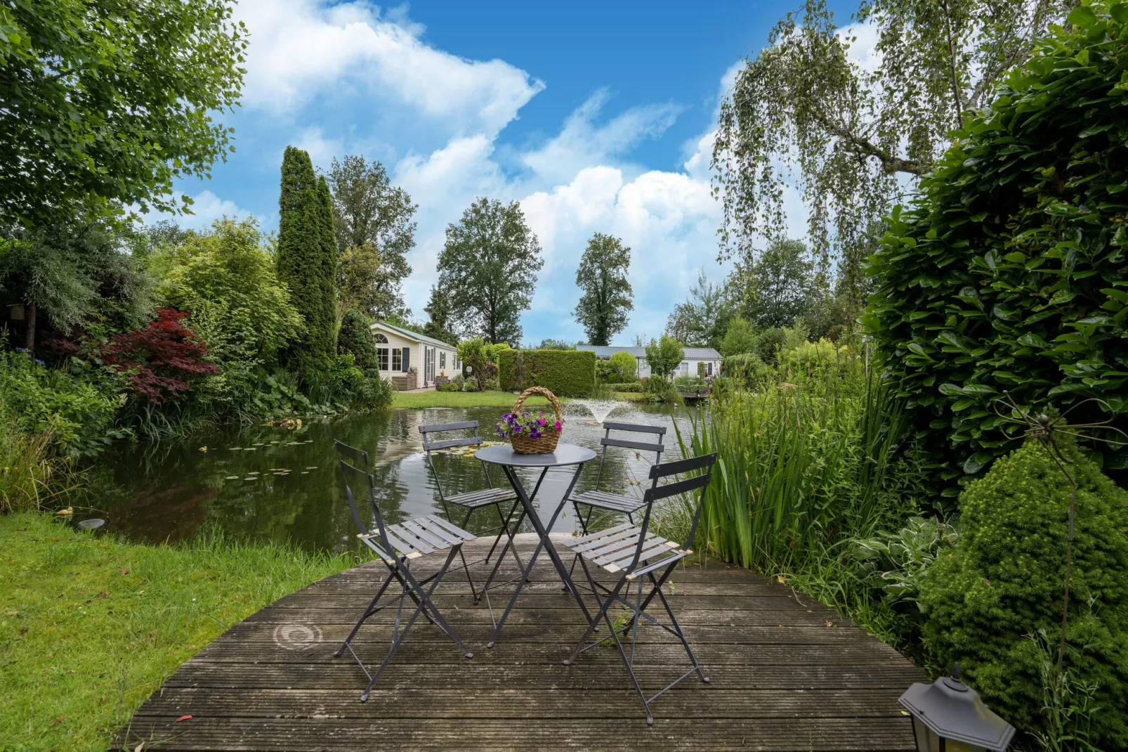 Buitenplaats Stoetenslagh-Gardens summer