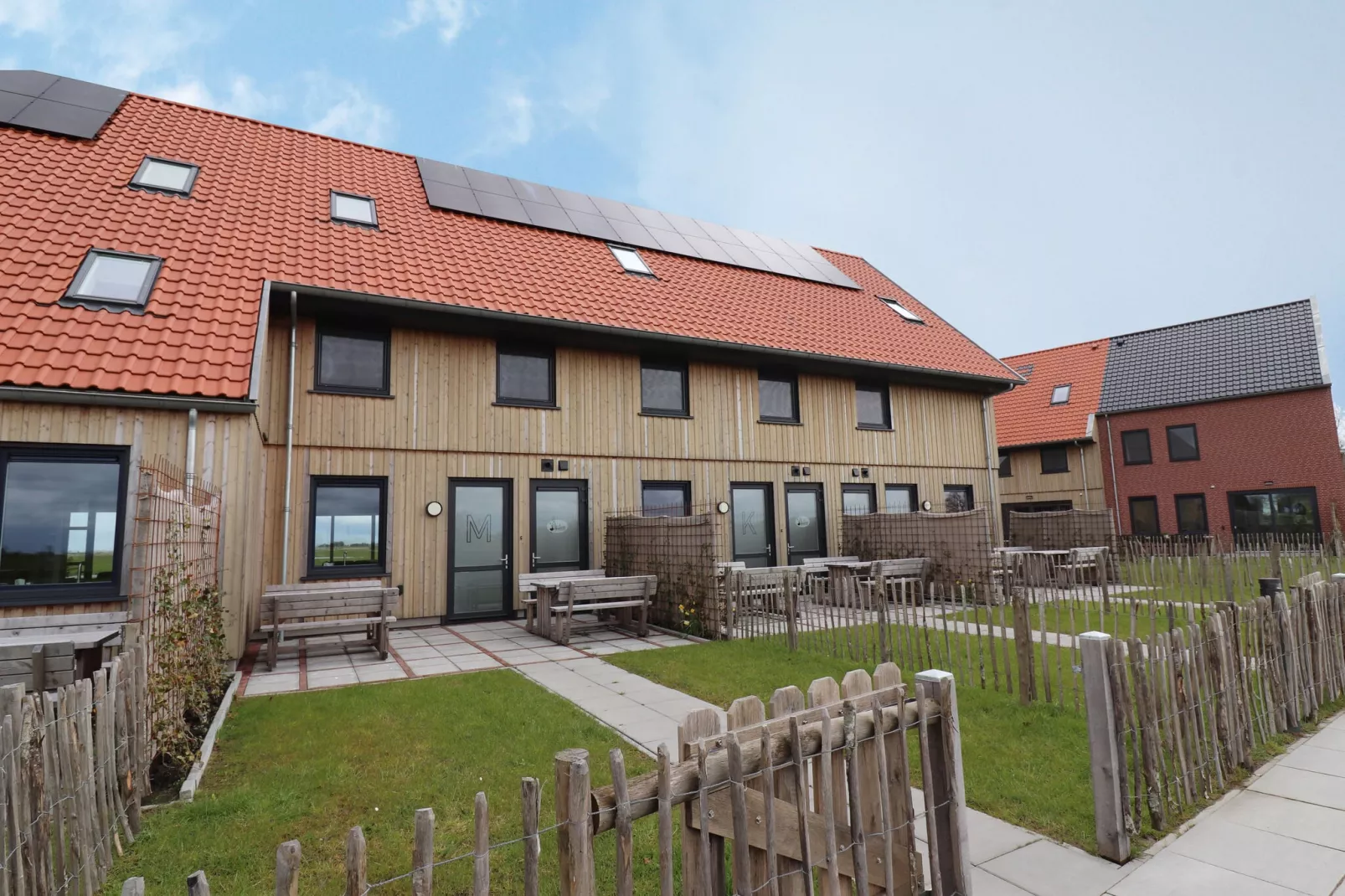 Friese Villa 5 in Leons-Exterior summer