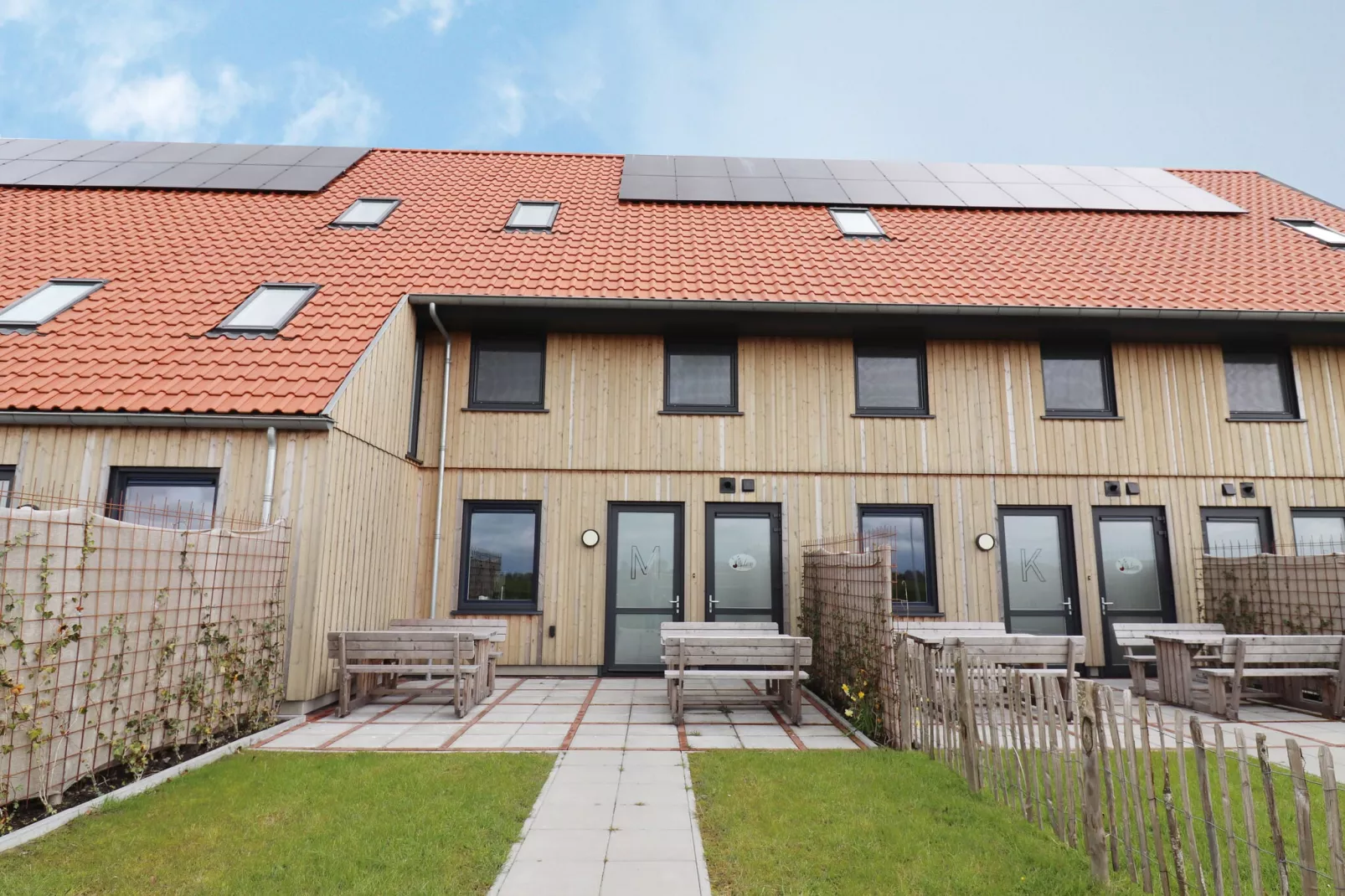 Friese Villa 6 in Leons-Exterior summer