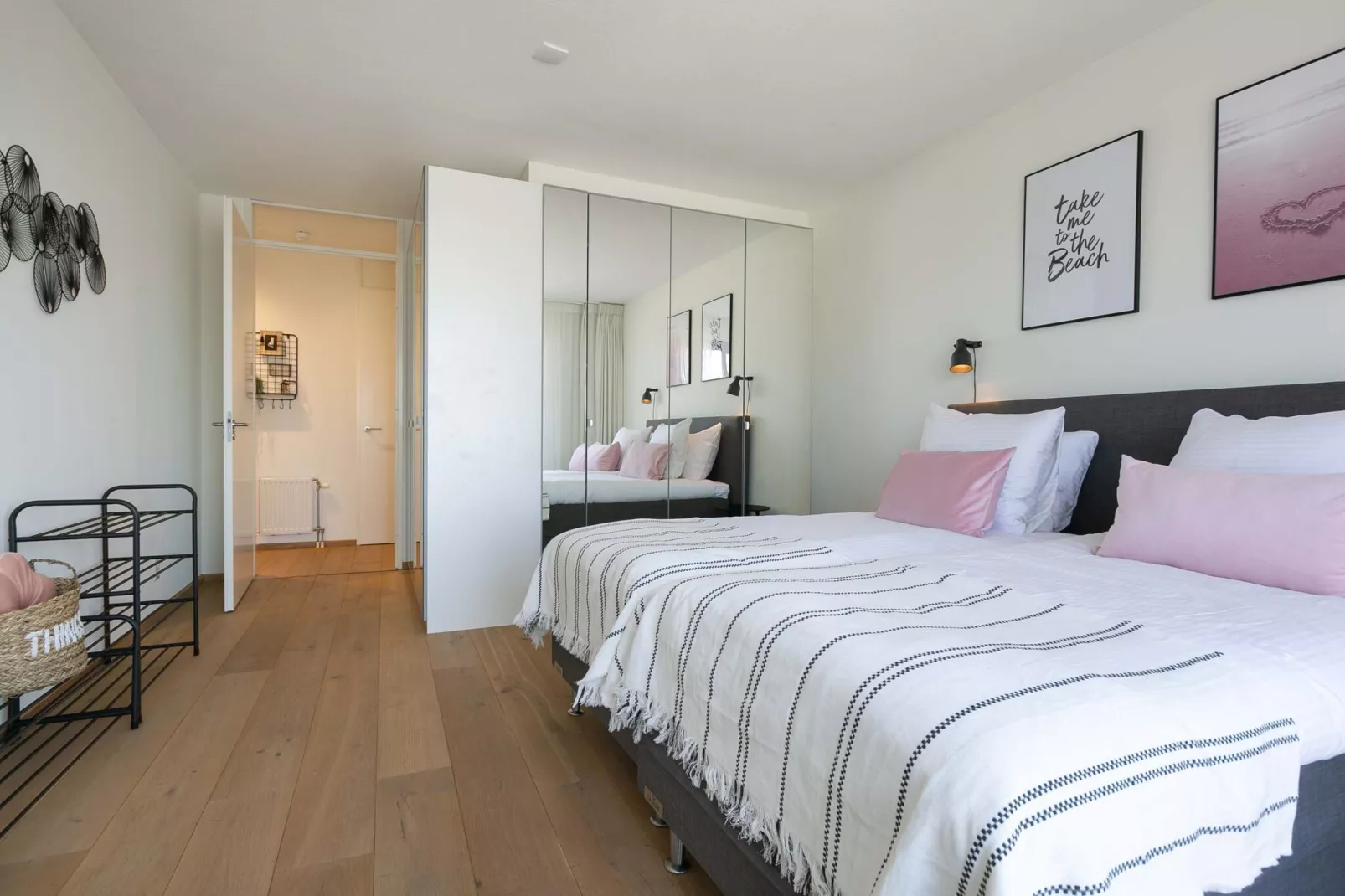 Scheveningen Harbour 28-Bedroom