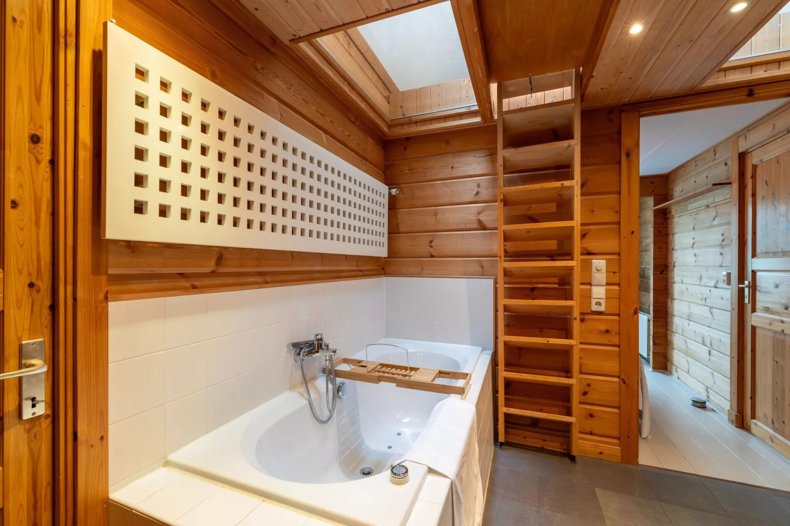 Casa Azul Finse stijl vakantiewoning 6pax aan het Zuidlaardermeer-Bathroom