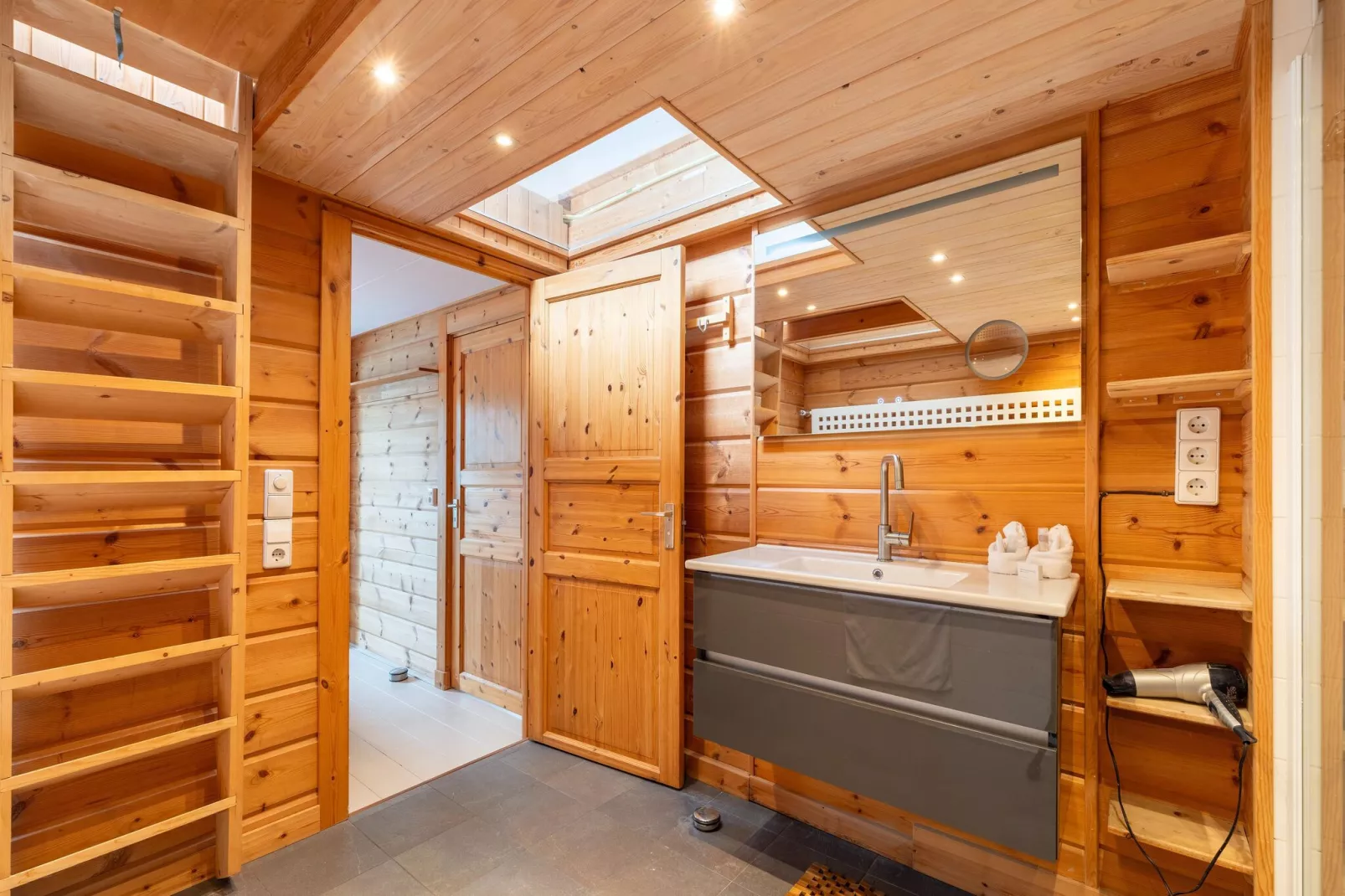 Casa Azul Finse stijl vakantiewoning 6pax aan het Zuidlaardermeer-Bathroom