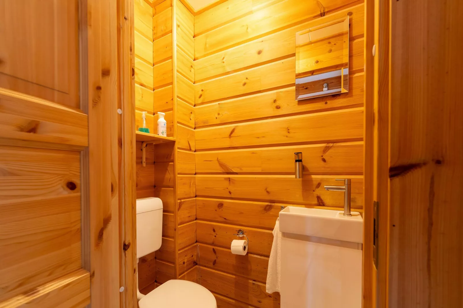Casa Azul Finse stijl vakantiewoning 6pax aan het Zuidlaardermeer-Bathroom