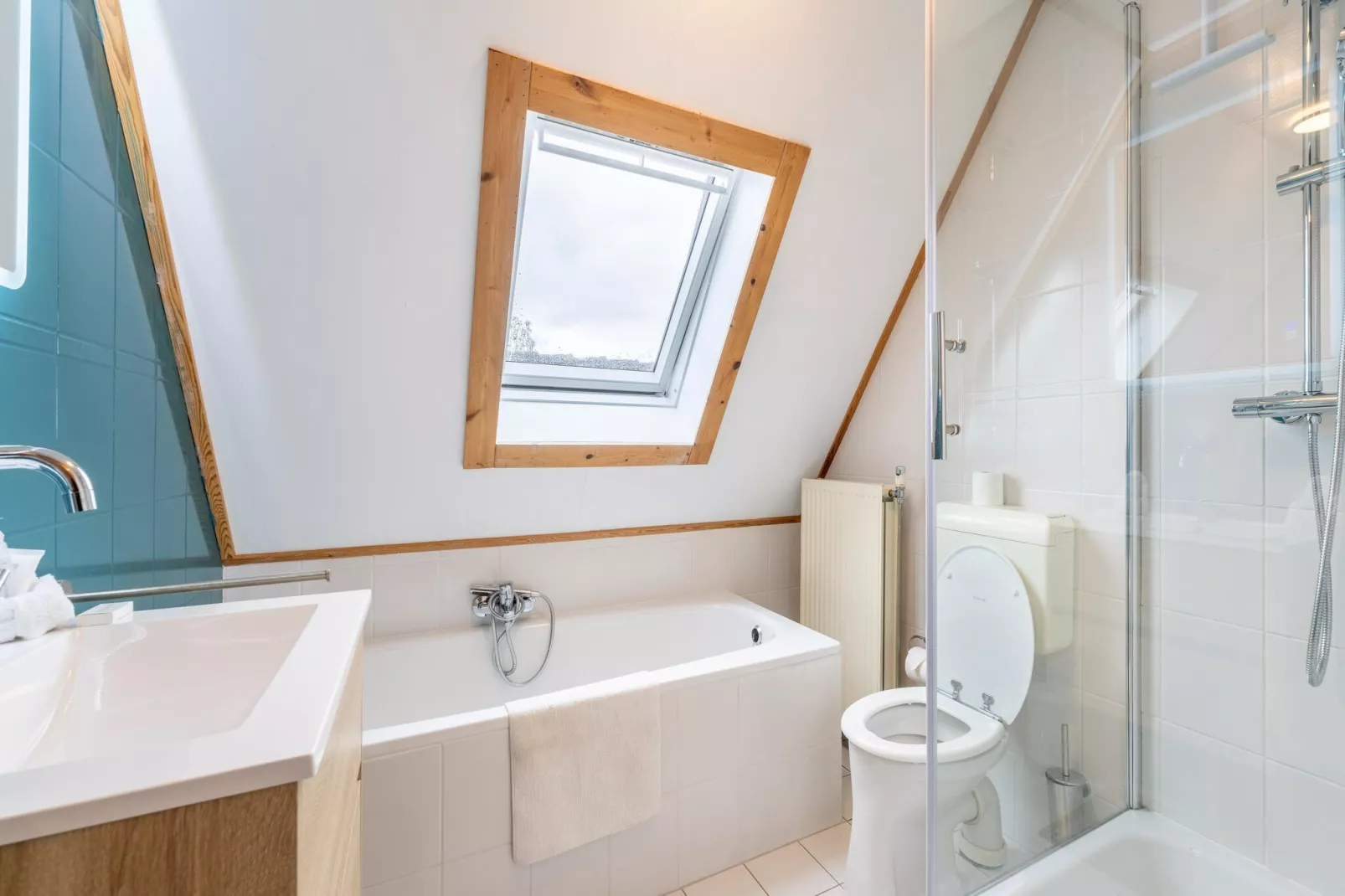 Casa Azul Finse stijl vakantiewoning 6pax aan het Zuidlaardermeer-Bathroom