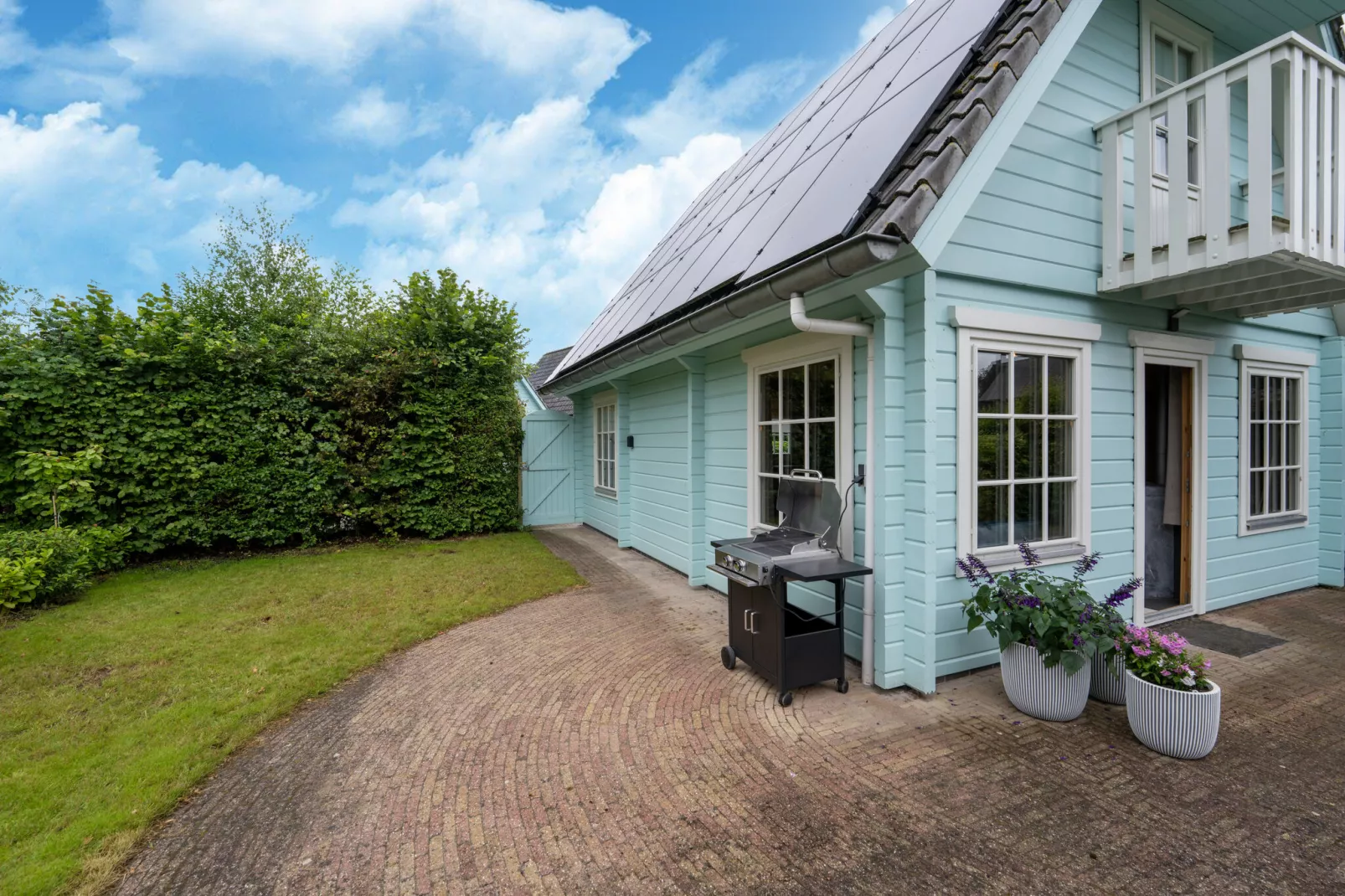 Casa Azul Finse stijl vakantiewoning 6pax aan het Zuidlaardermeer-Gardens summer