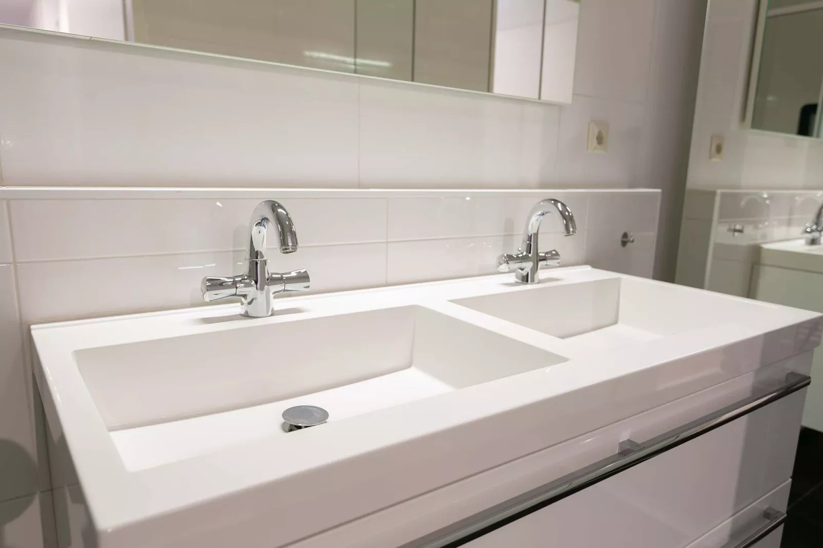 Scheveningen Harbour 28-Bathroom