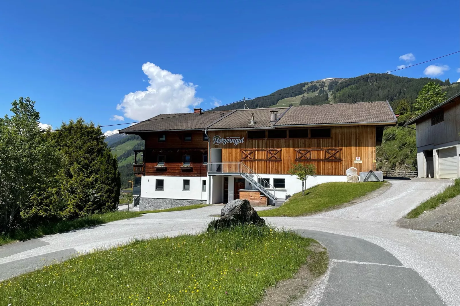 Motzerngut-Exterior summer