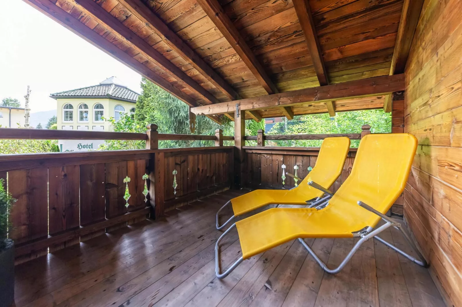 Chalets Almdorf Zillertal Fügen-Haus 4 Personen-Terrassenbalkon