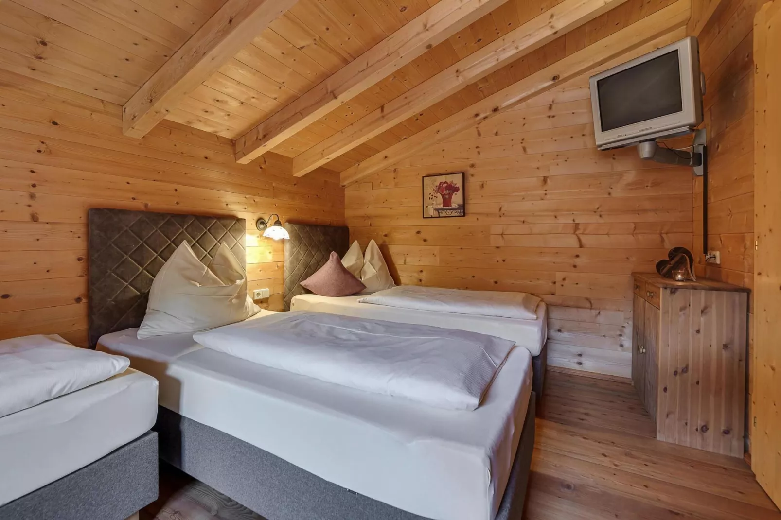 Chalets Almdorf Zillertal Fügen-Haus 4 Personen-Schlafzimmer