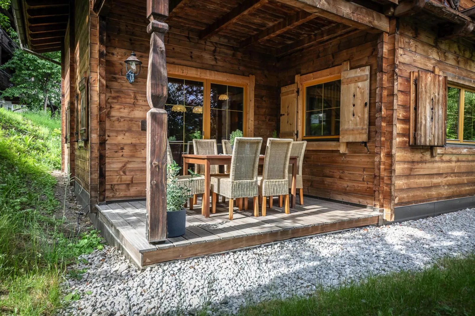 Chalets Almdorf Zillertal Fügen-Haus 4 Personen-Terrassenbalkon