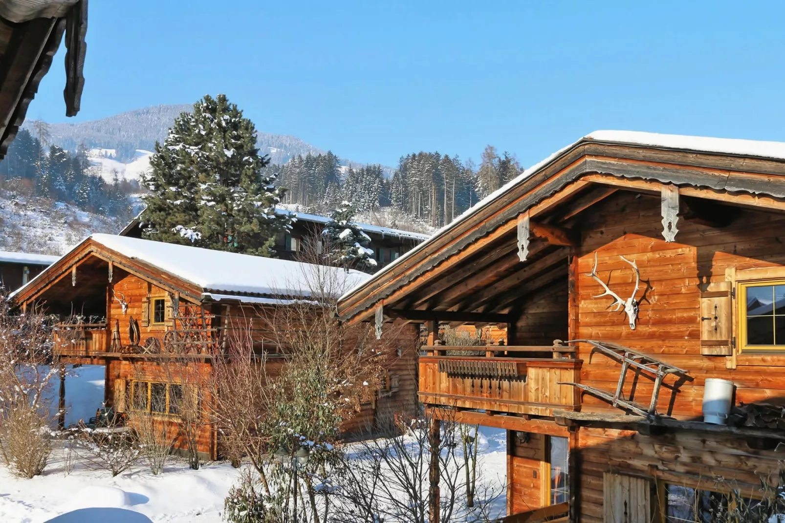 Chalets Almdorf Zillertal Fügen-Haus 4 Personen-Außenbereich Winter