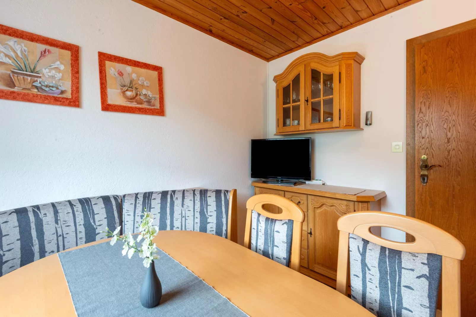 Haus Schwemberger-Living room