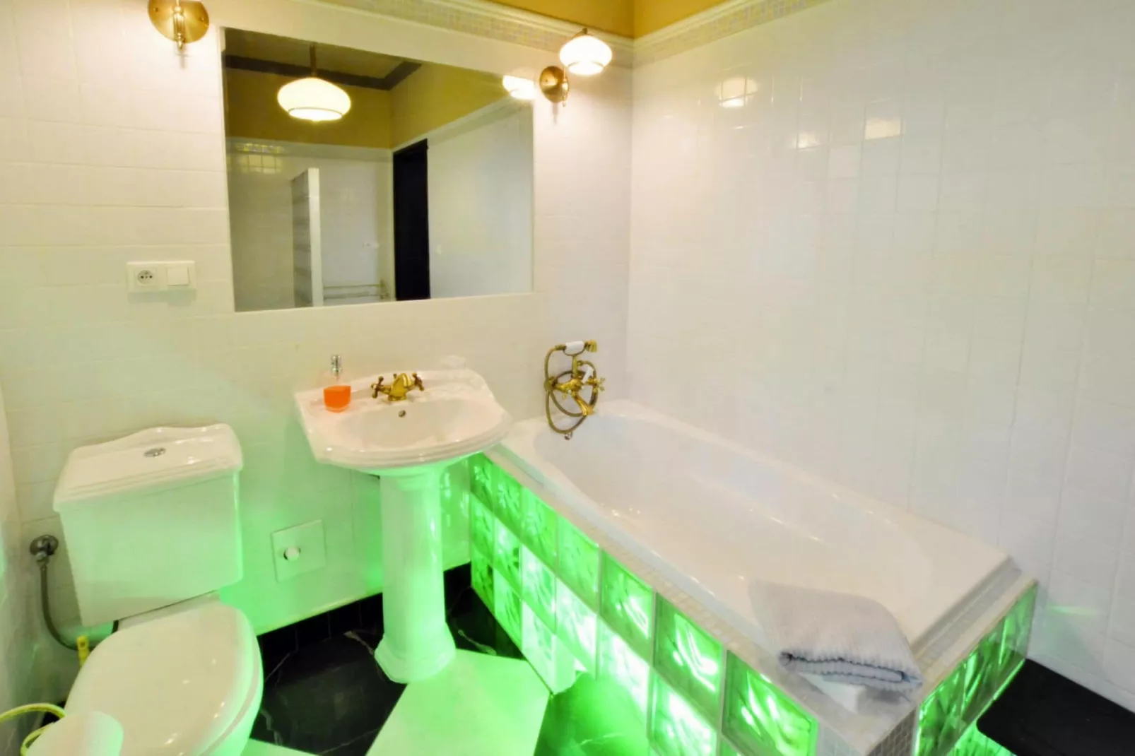 Willa wakacyjna dla 11 osób 182 m2 Knieja koło Polanowa-Bathroom