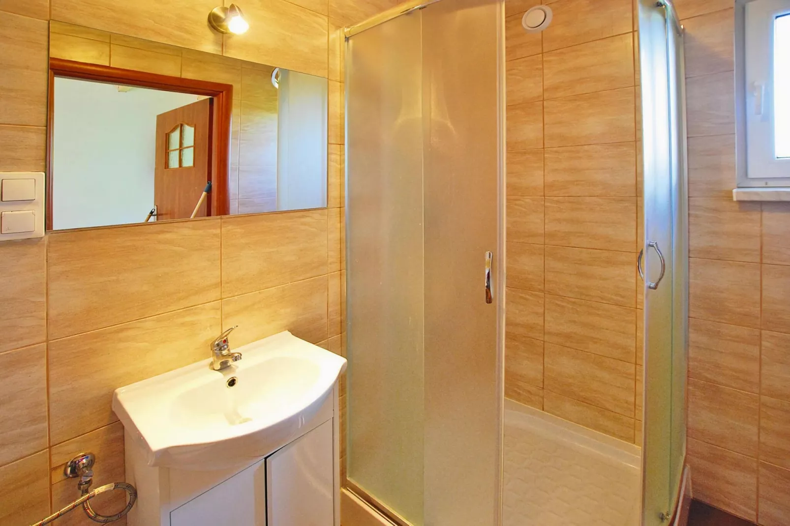 Domki szeregowe dla 5 osób Sarbinowo-Bathroom