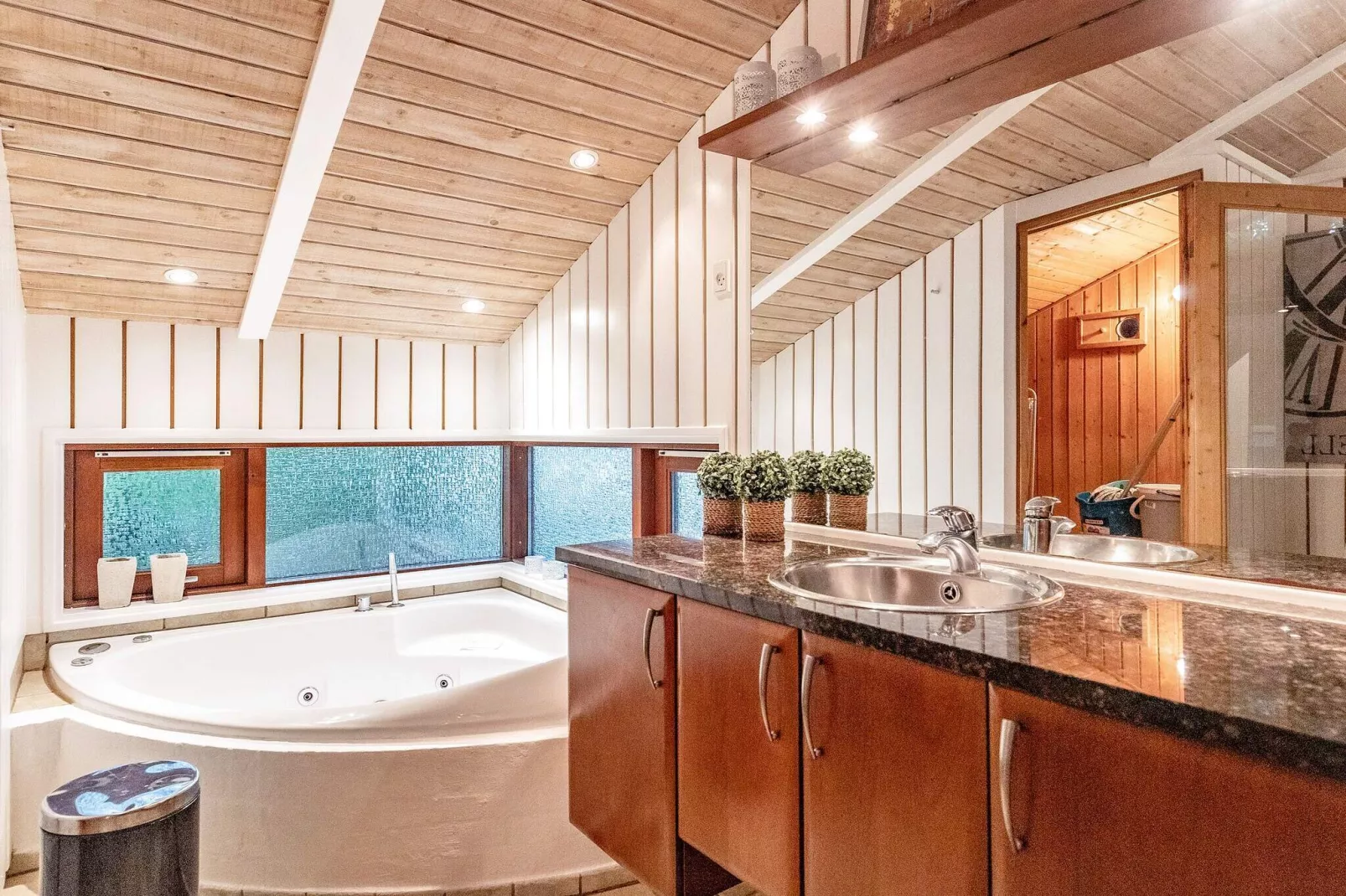 Luxury Retreat by Ho Bay - By Traum Ferienwohnungen-Indoor