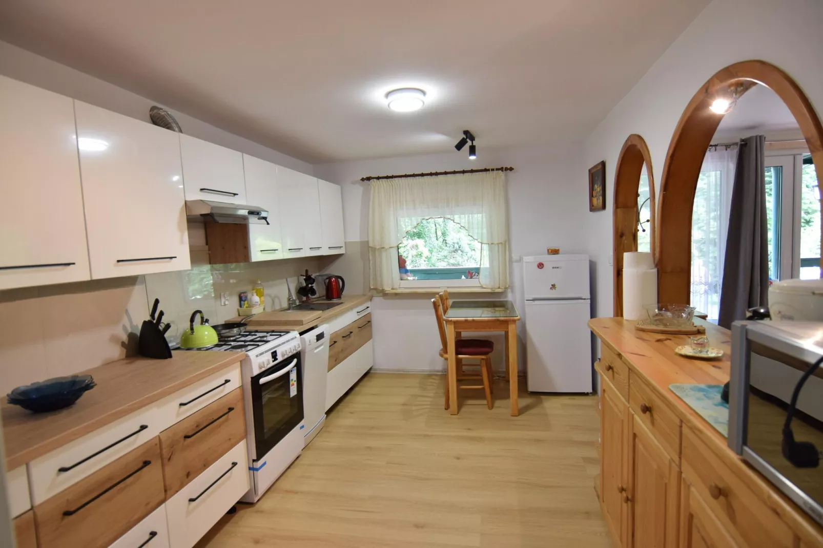 Holiday Home with whirlpool at the lake in Zakowo-Küche