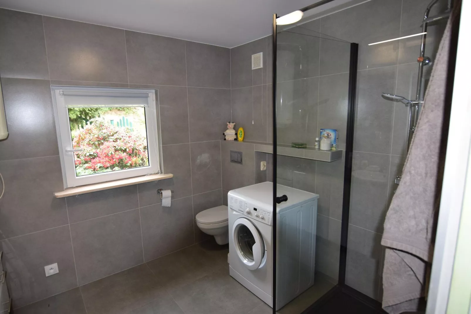 Holiday Home with whirlpool at the lake in Zakowo-Badezimmer