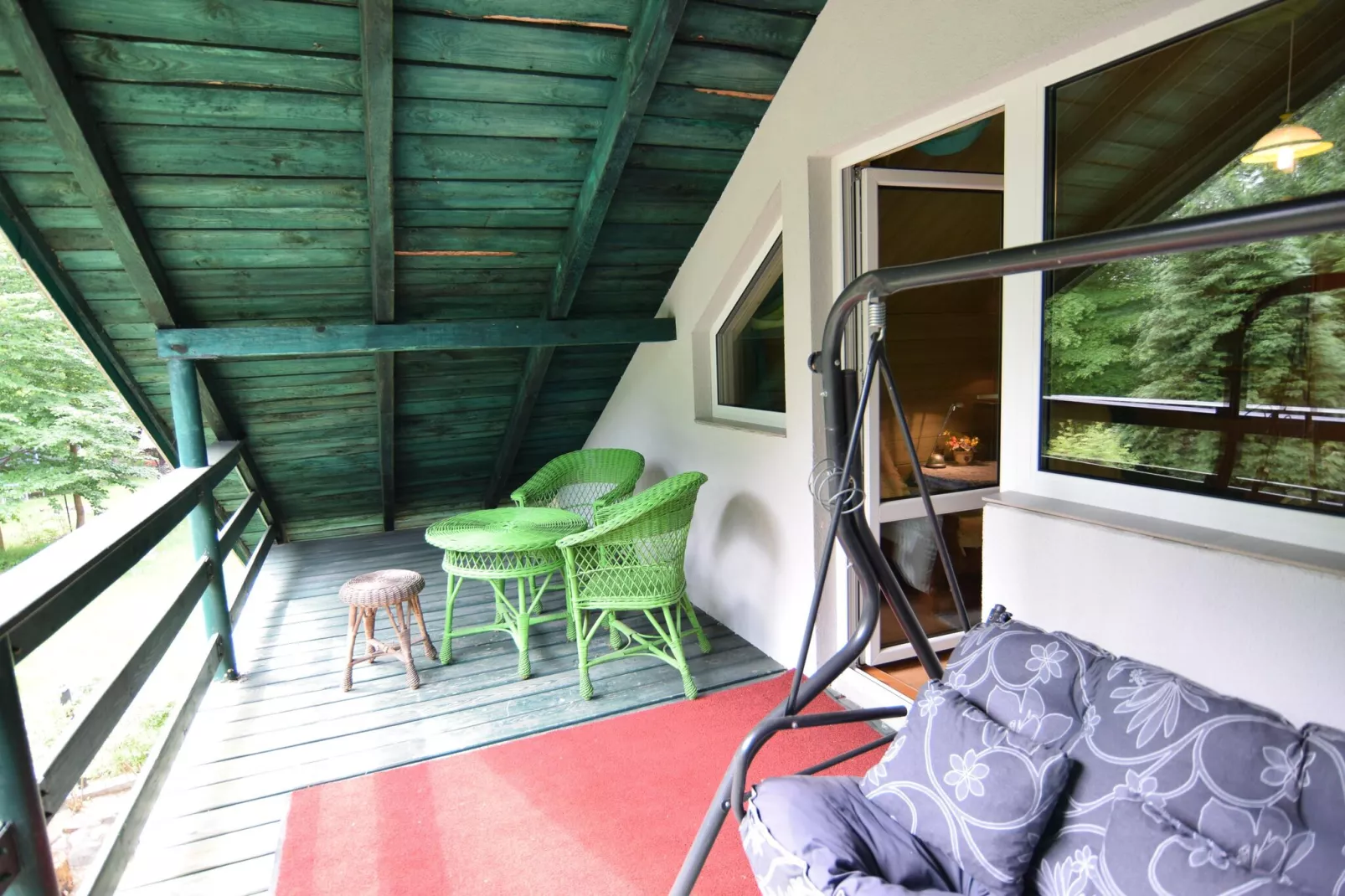 Holiday Home with whirlpool at the lake in Zakowo-Terrassenbalkon
