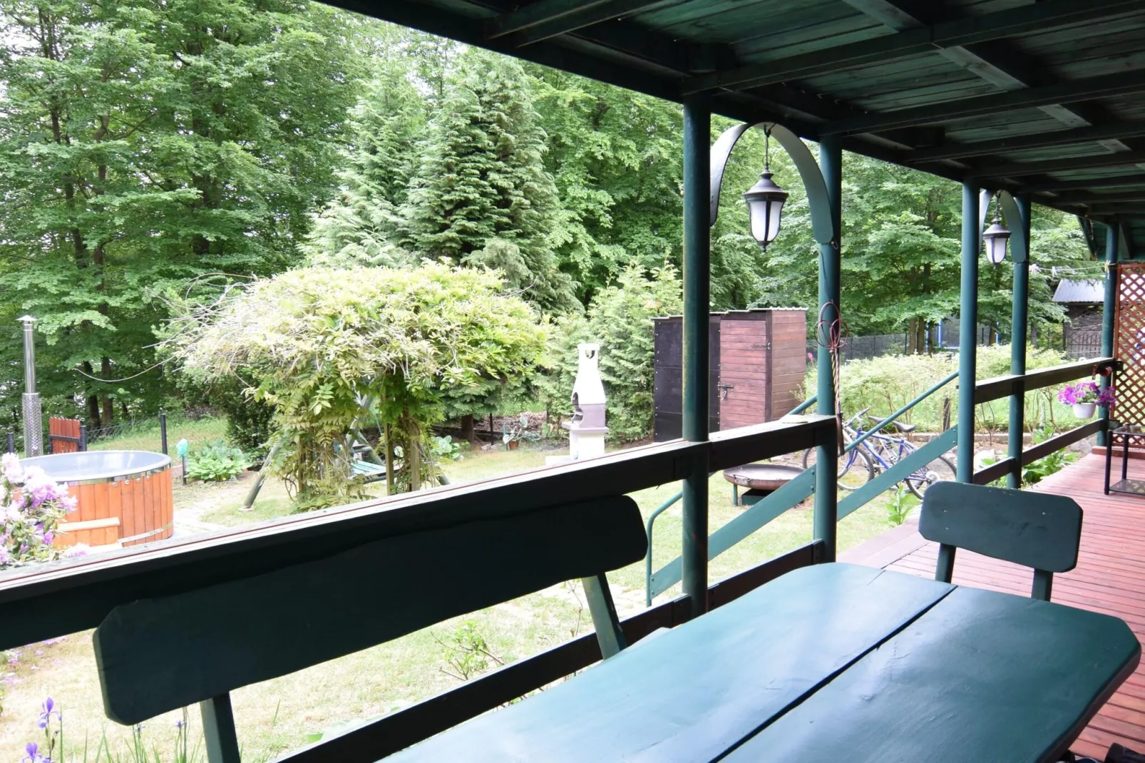 Holiday Home with whirlpool at the lake in Zakowo-Terrassenbalkon