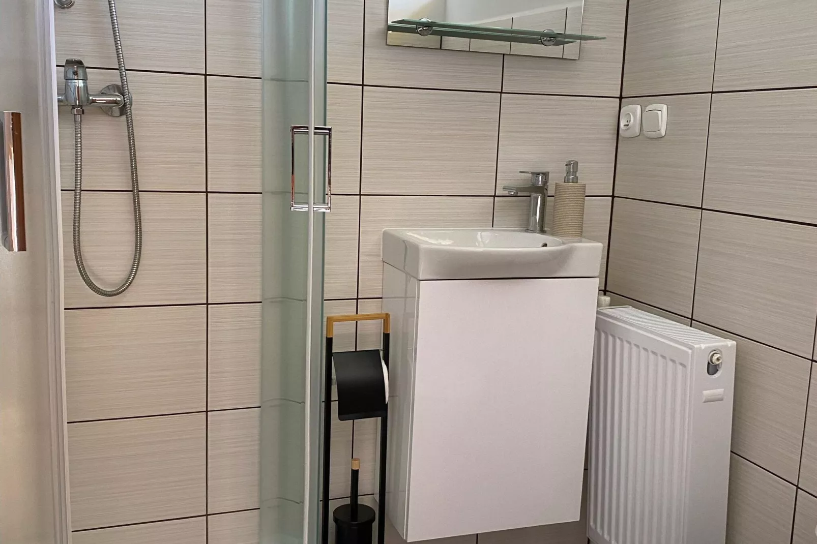 Spacious holiday home in Sieroslaw-Bathroom