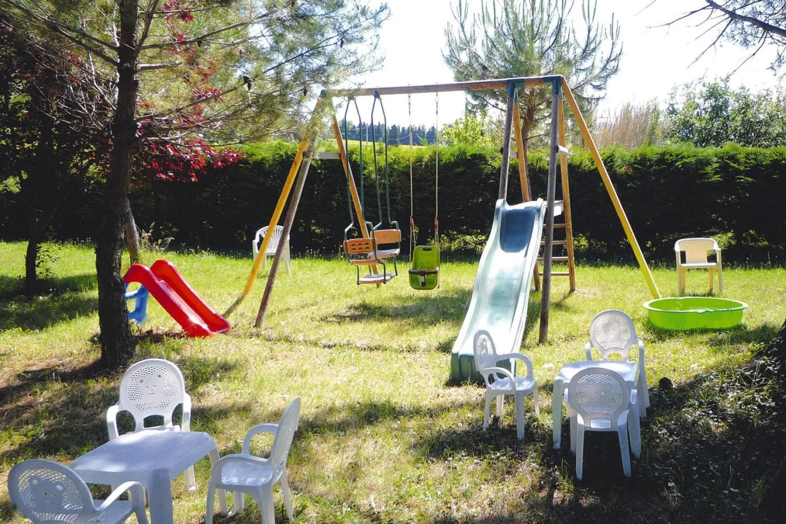 Ferienhaus in Vaison-la-Romaine / Les Pins-Gardens summer