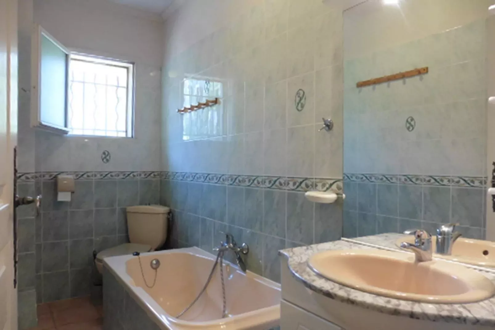 Doppelhaushälfte in Beaucaire-Bathroom