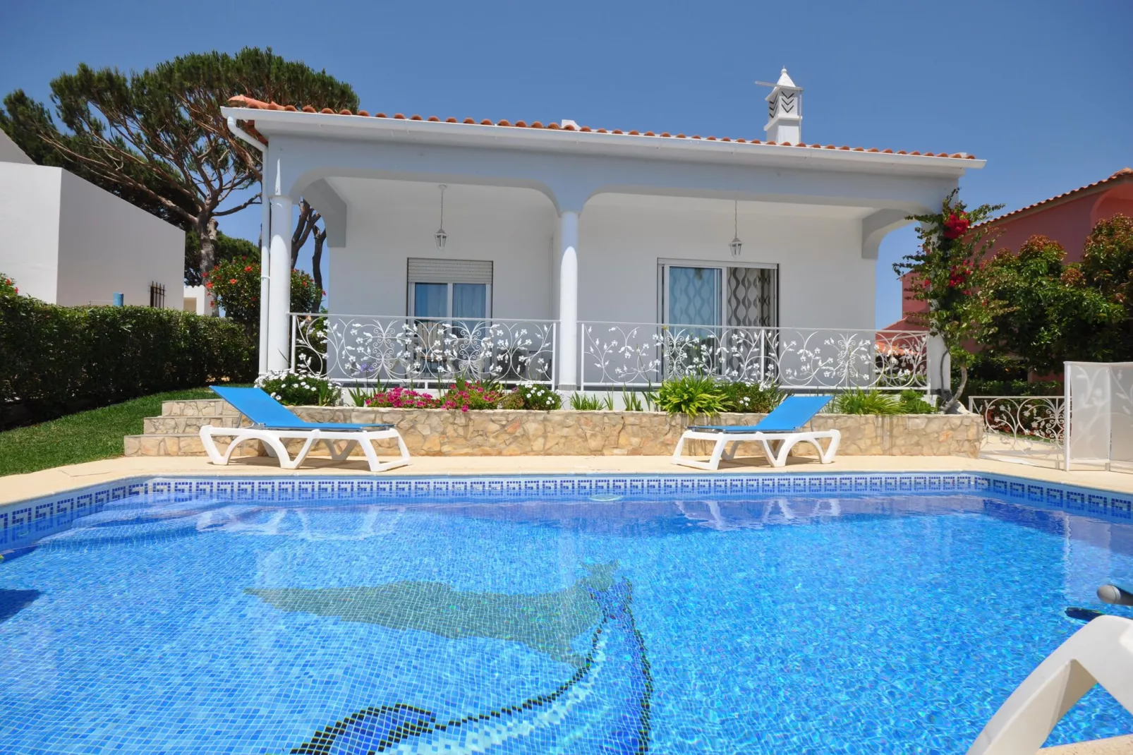 Paloma-Exterior summer