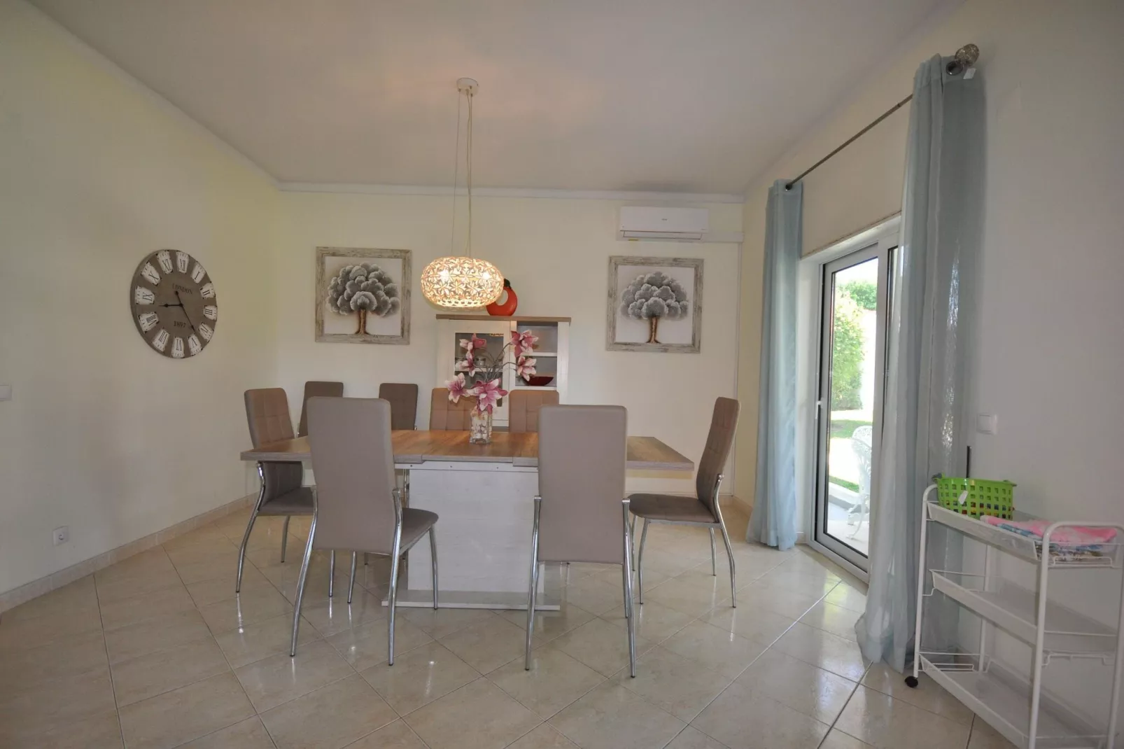 Paloma-Dining room