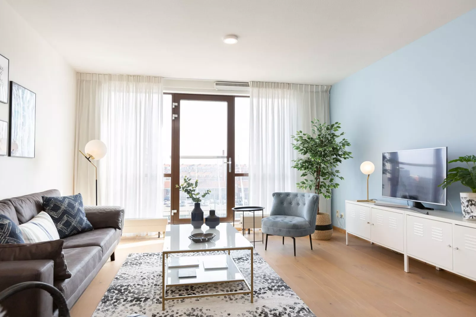 Scheveningen Harbour 28C-Living room