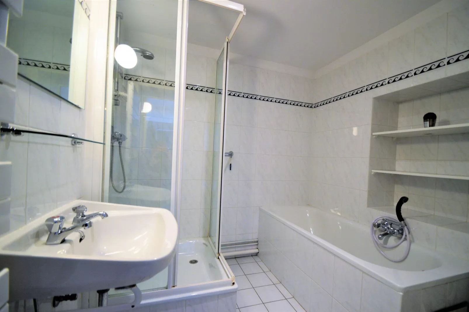 Côté Campagne 9-Bathroom