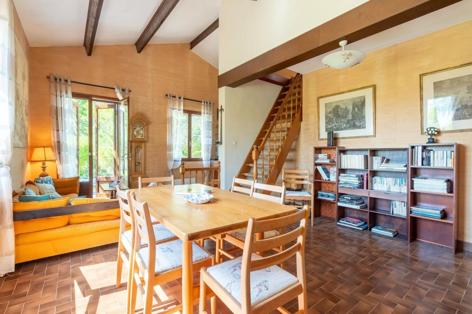 LA BOUSCADE GUESTHOUSE-Dining room