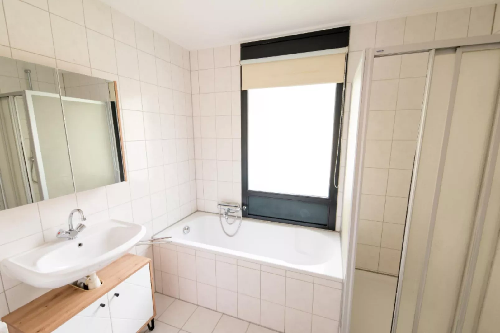 Premium bungalow – max 4 personen – nummer 80-Bathroom