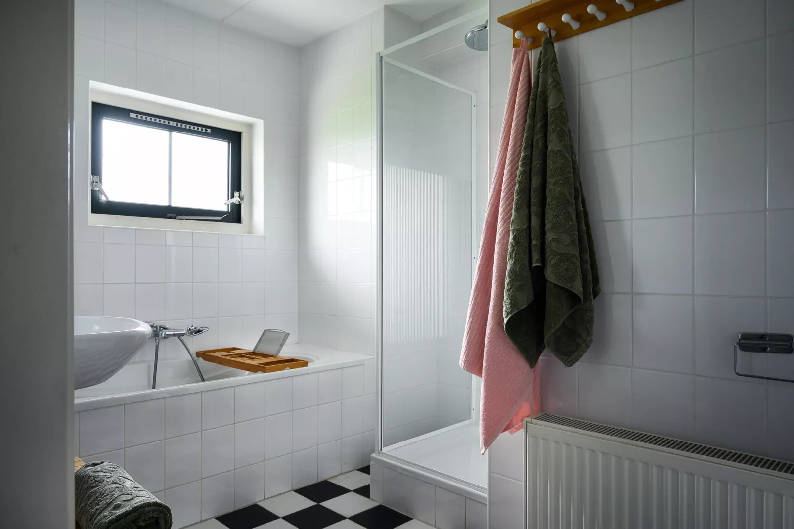 12 pers Lethehuis met sauna buitenspa en toerboot-Bathroom