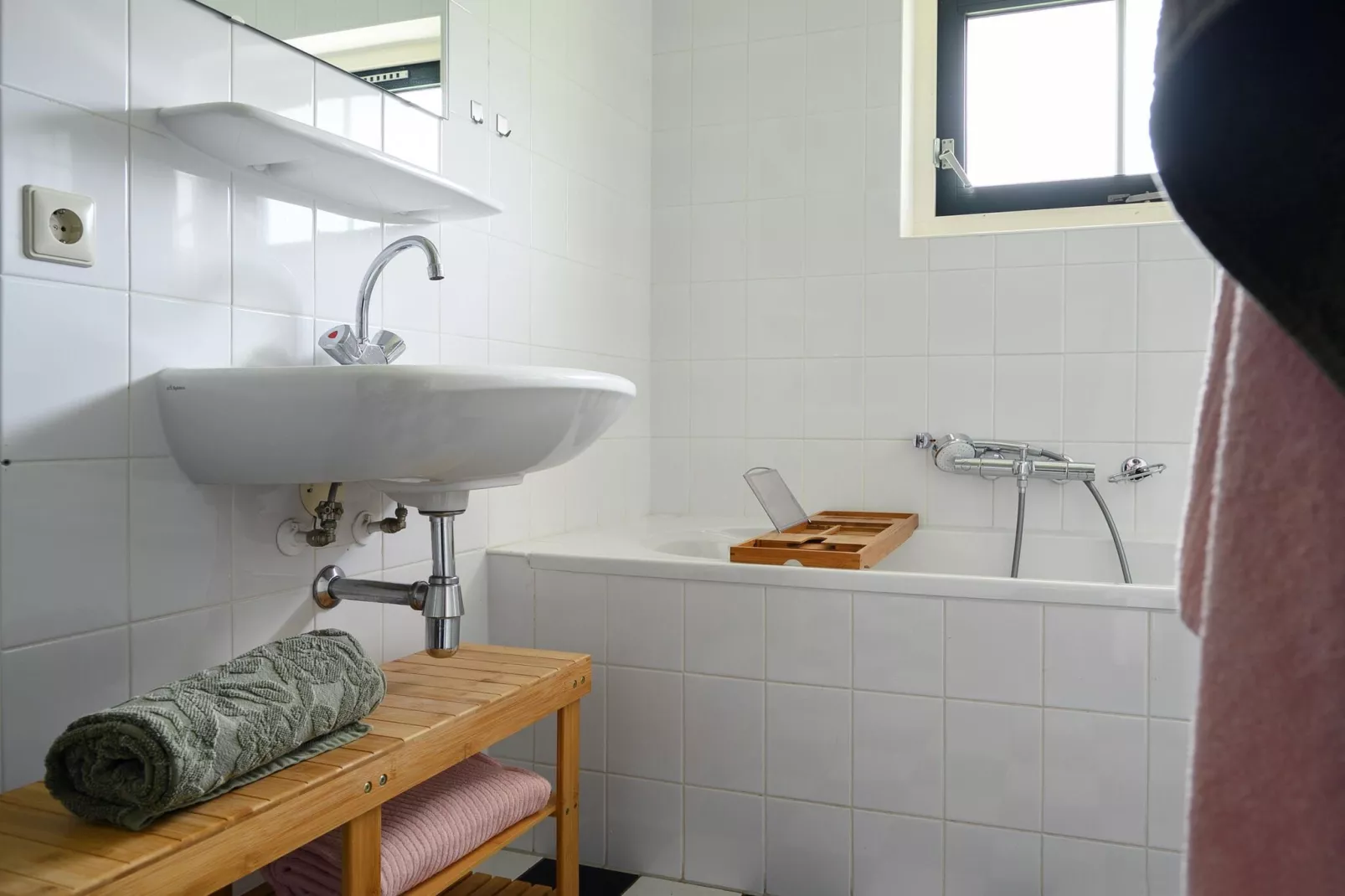 12 pers Lethehuis met sauna buitenspa en toerboot-Bathroom