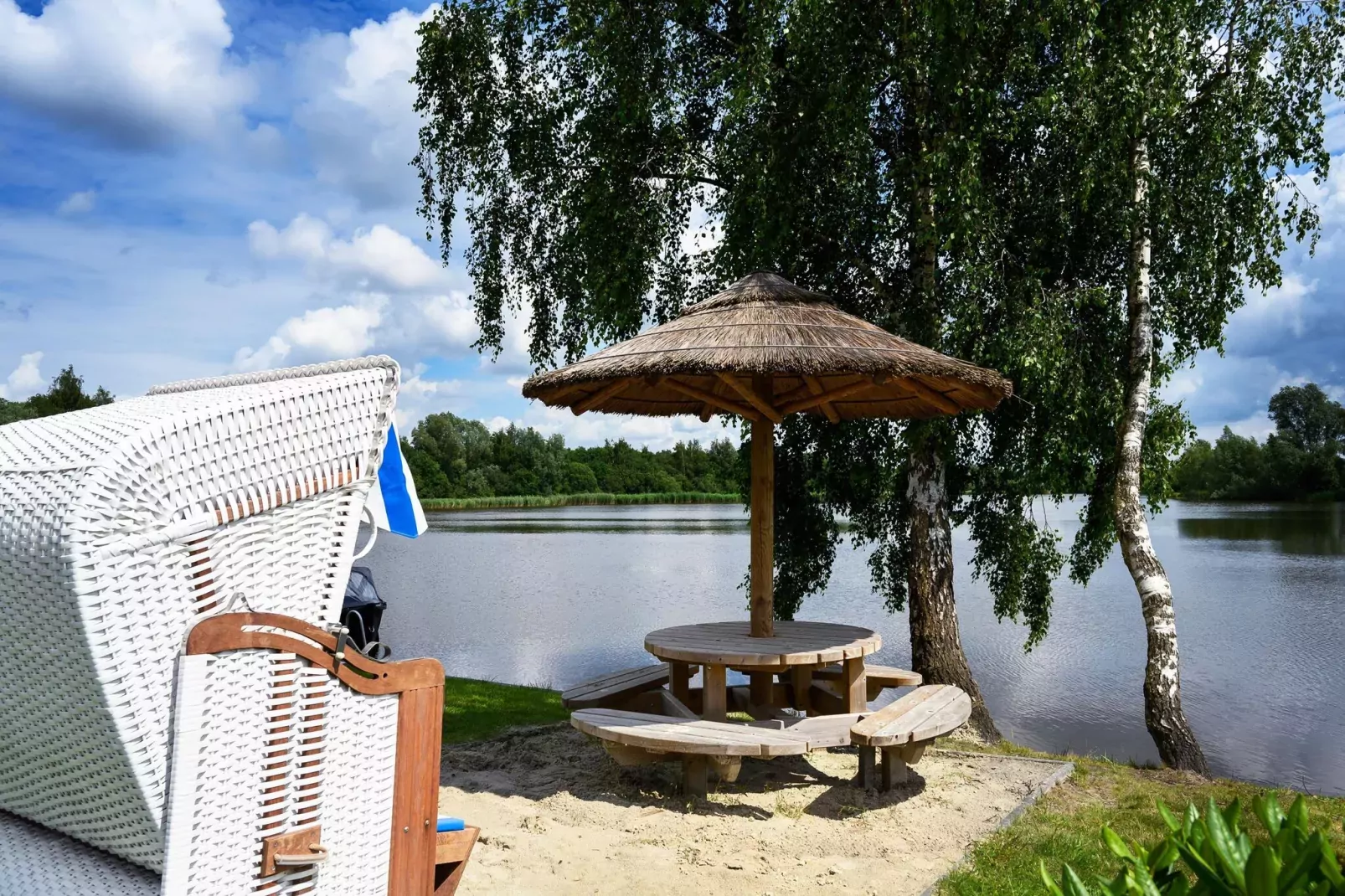 12 pers Lethehuis met sauna buitenspa en toerboot-Gardens summer