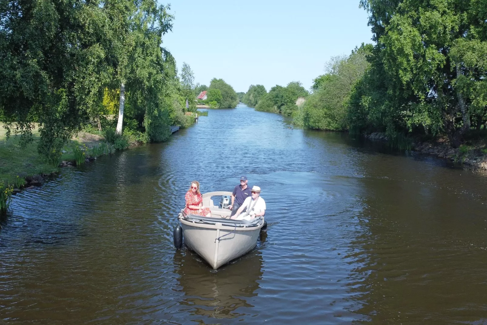 12 pers Lethehuis met sauna buitenspa en toerboot-Areas summer 1km