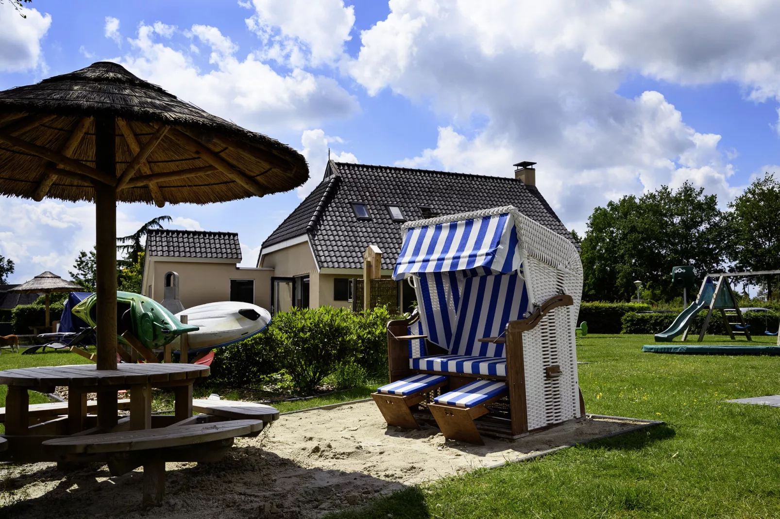 10 pers Lieskehuis Wellness de luxe met sauna buitenspa en toerboot-Terrace balcony
