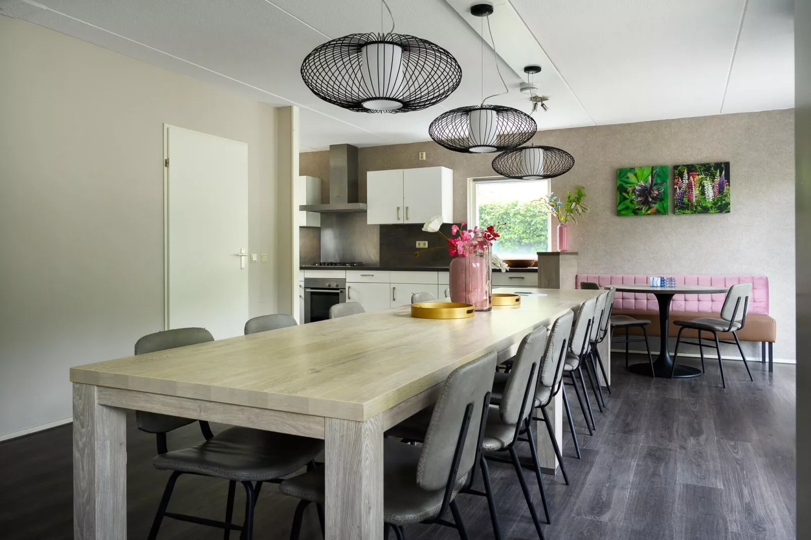 18 pers Ellersinghuis wellness met houtgestookte hottub-Dining room