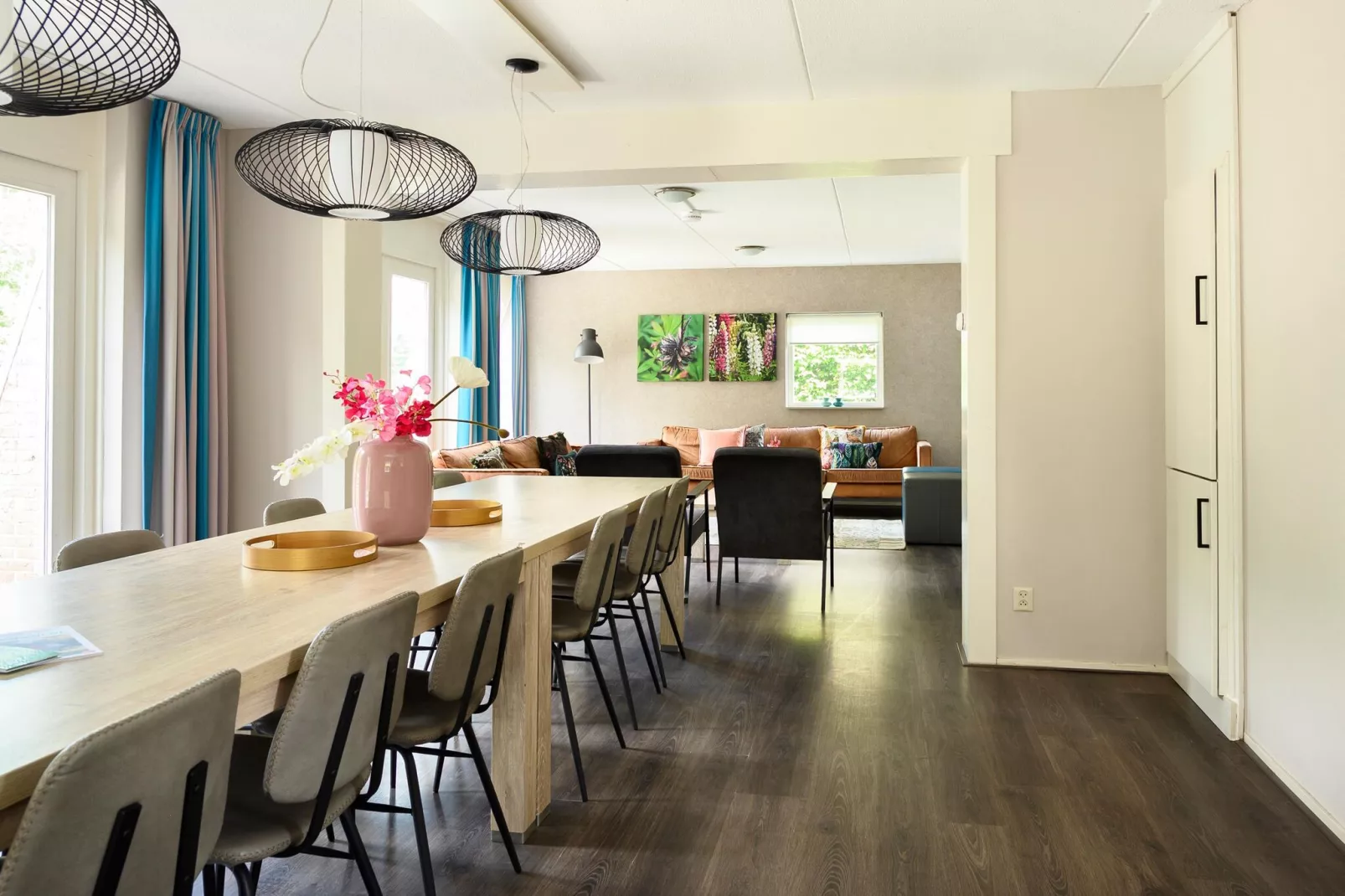 18 pers Ellersinghuis wellness met houtgestookte hottub-Kitchen