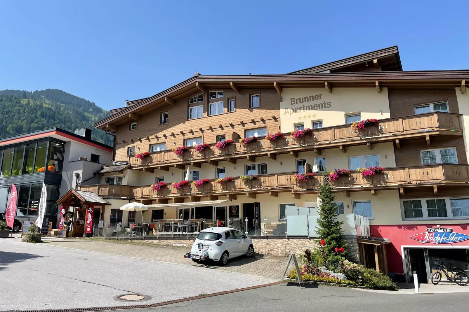 Brunner Apartments-Exterior summer