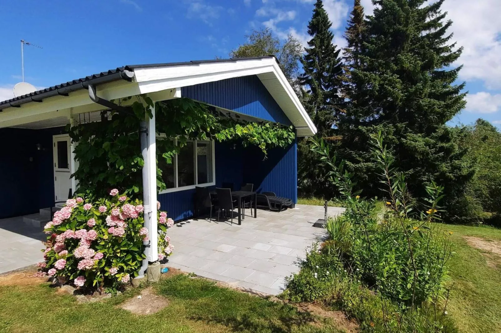 Charming Cottage by Beach - By Traum Ferienwohnungen-Outdoor