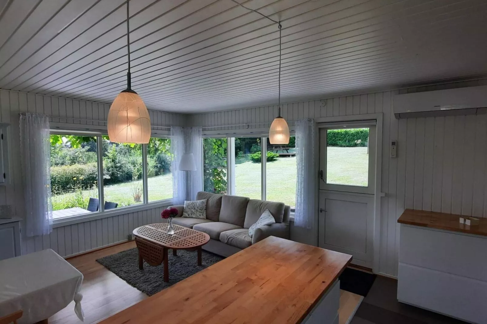 Charming Cottage by Beach - By Traum Ferienwohnungen-Indoor