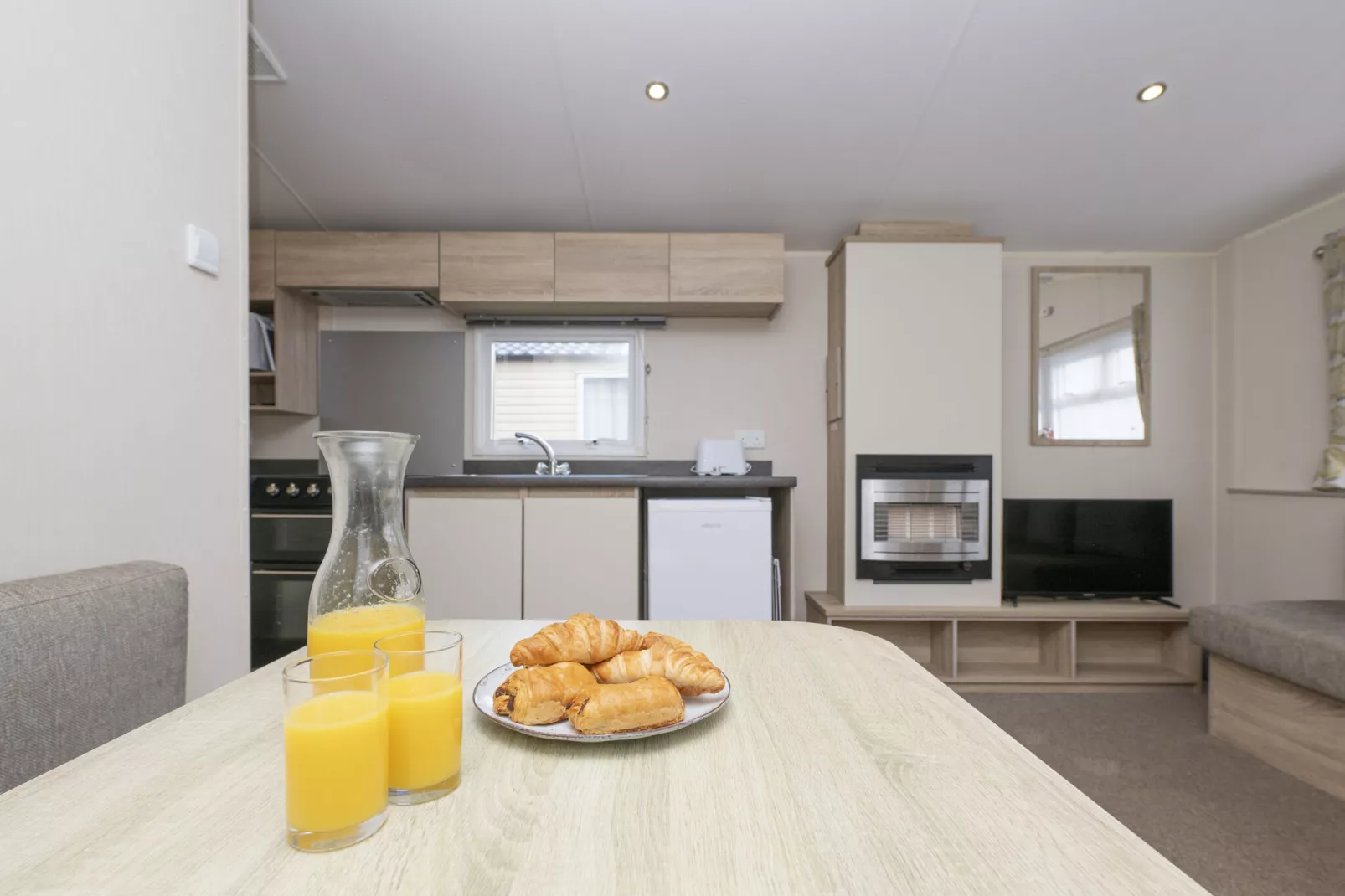 Sunset Pet Friendly-Dining room