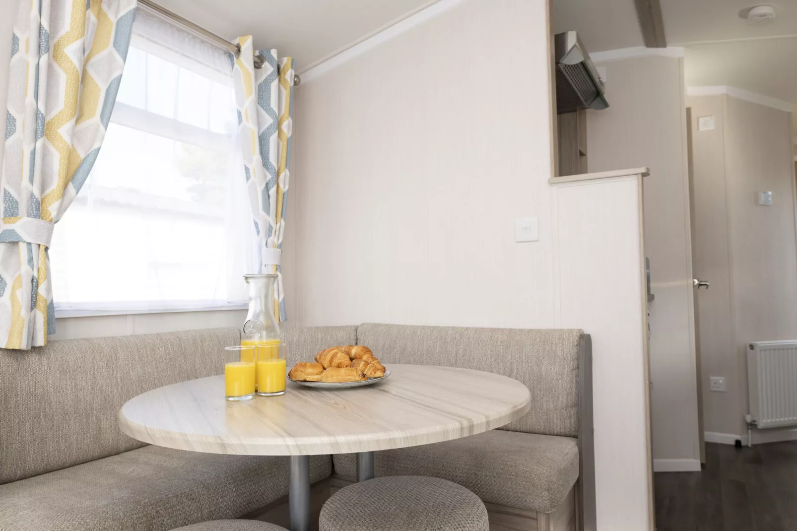 Sunset Pet Friendly-Dining room
