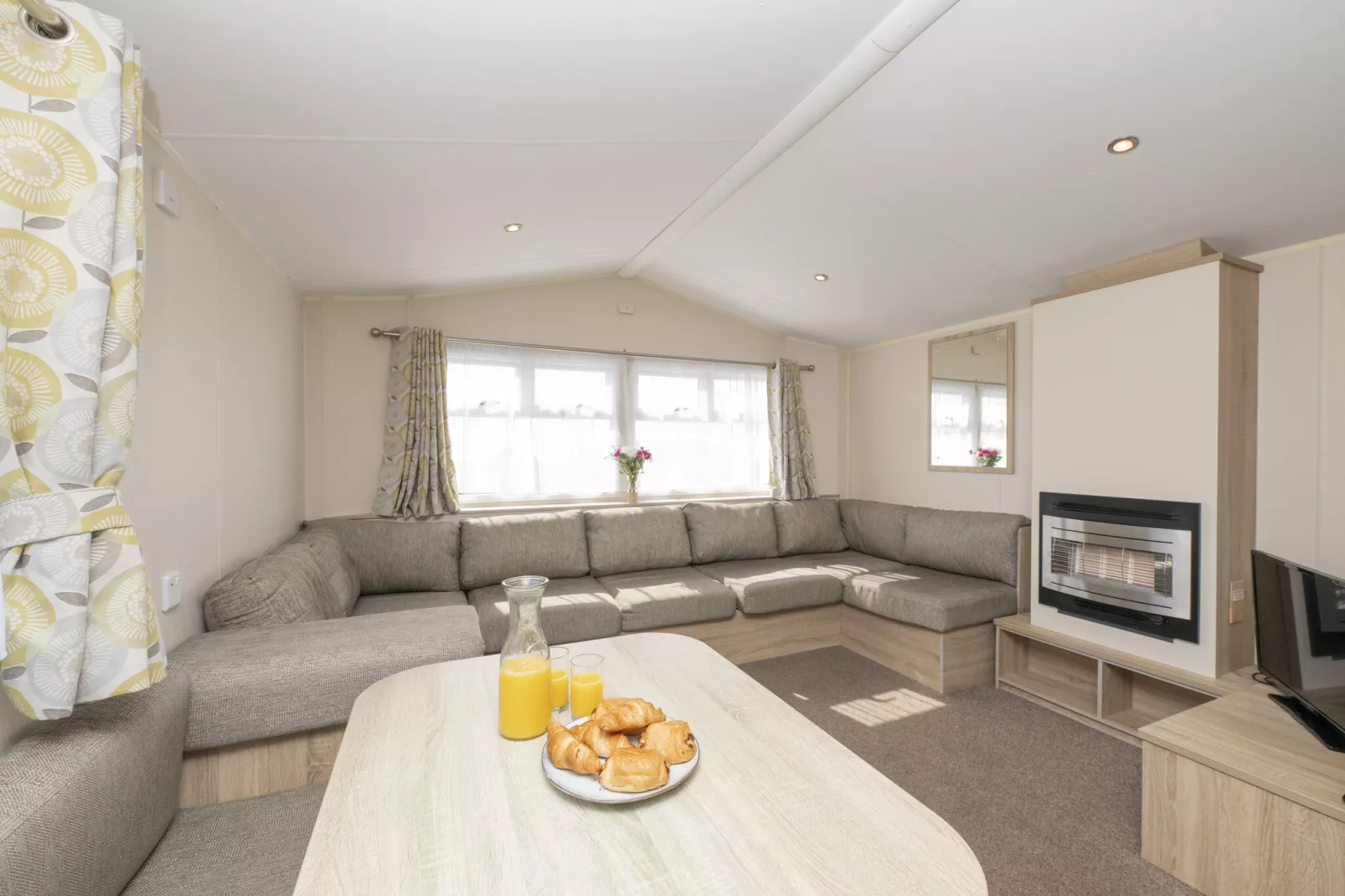 Sunrise-Living room