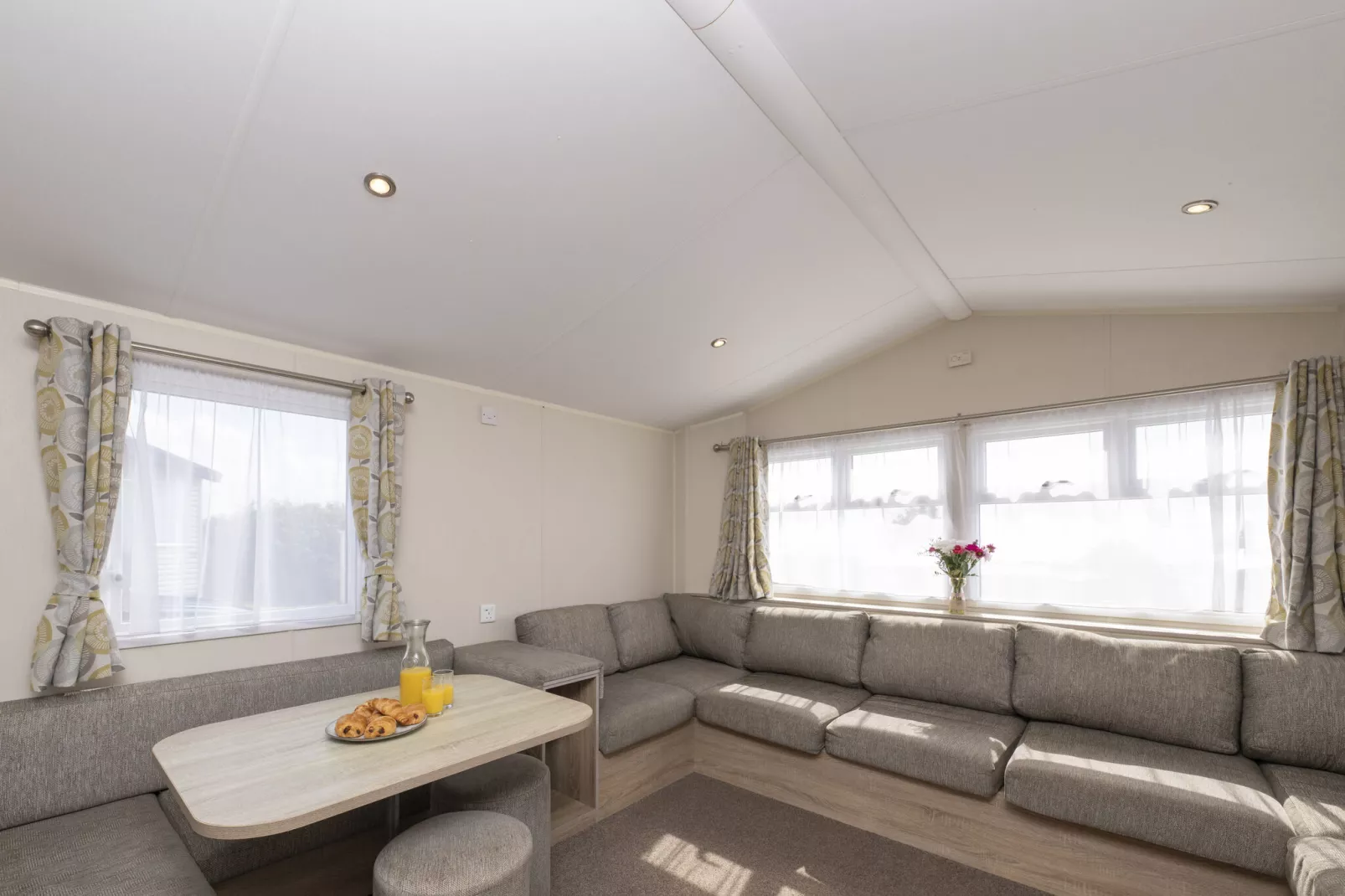 Sunrise-Living room